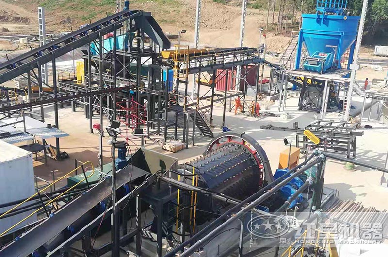 球磨機選礦現(xiàn)場 球磨機選礦現(xiàn)場